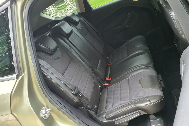 Ford Kuga 2.0 TDCi 140KM # 4x4 # Titanium # Bogate Wyposażenie # Super Stan zdjęcie 9