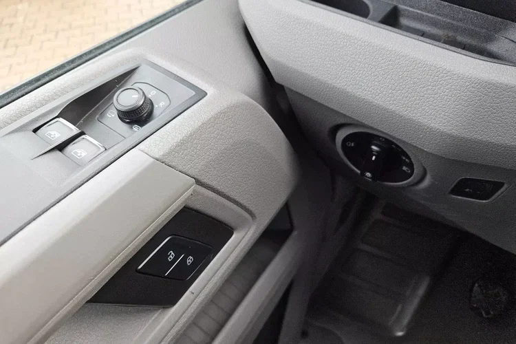 Volkswagen Crafter L3H2 109900zł NETTO Brygadówka 6 osób 2.0TDi/140KM zdjęcie 18