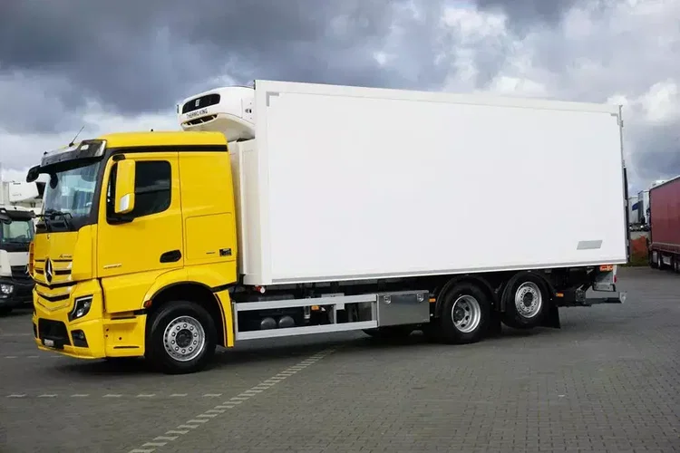 Mercedes ACTROS / 2853 / ACC / E 6 / MP 5 / CHŁODNIA + WINDA / 18 PALET / OŚ SKRĘTNA zdjęcie 3