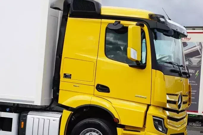 Mercedes ACTROS / 2853 / ACC / E 6 / MP 5 / CHŁODNIA + WINDA / 18 PALET / OŚ SKRĘTNA zdjęcie 33