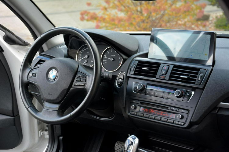 BMW 125 Duża Navi Android Auto CarPlay Bi-Xenon Ledy el. fotele Skóry Parktr. zdjęcie 23
