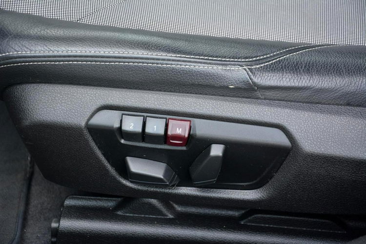 BMW 125 Duża Navi Android Auto CarPlay Bi-Xenon Ledy el. fotele Skóry Parktr. zdjęcie 30