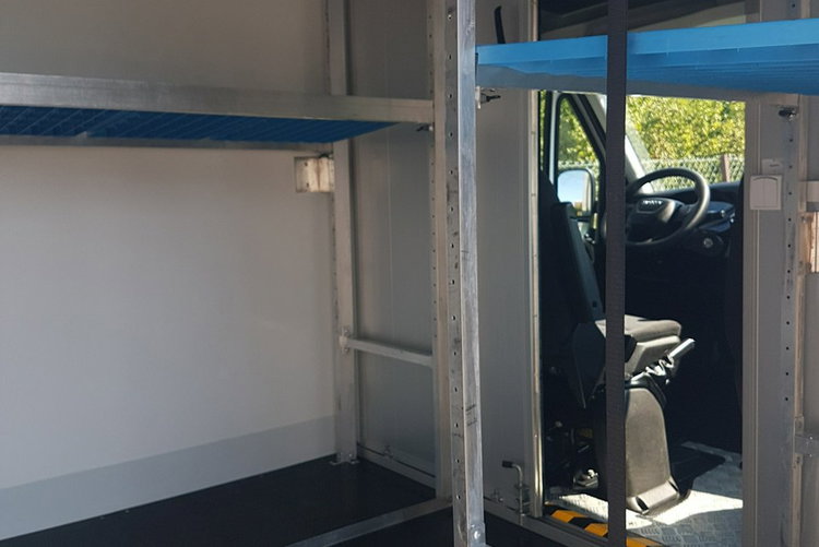 Iveco Daily KONTENER NISKOPODŁOGOWY 4.43x2.23x2.42 KAMPER SKLEP BAR FOODTRUCK AC zdjęcie 20