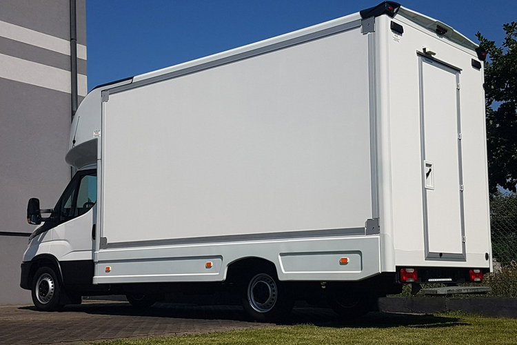 Iveco Daily KONTENER NISKOPODŁOGOWY 4.43x2.23x2.42 SKLEP BAR FOODTRUCK KAMPER AC zdjęcie 28