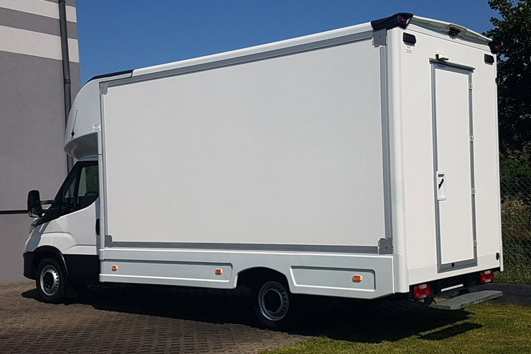 Iveco Daily KONTENER NISKOPODŁOGOWY 4.43x2.23x2.42 SKLEP BAR FOODTRUCK KAMPER AC zdjęcie 3