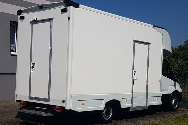 Iveco Daily KONTENER NISKOPODŁOGOWY 4.43x2.23x2.42 SKLEP BAR FOODTRUCK KAMPER AC zdjęcie 4