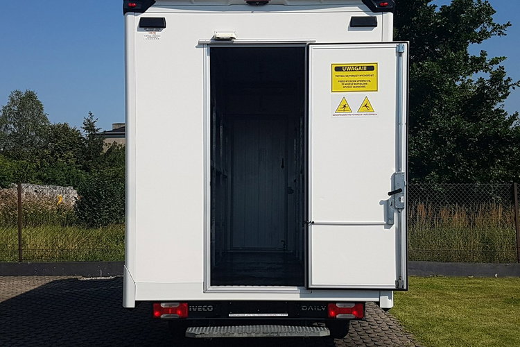 Iveco Daily KONTENER NISKOPODŁOGOWY 4.43x2.23x2.42 SKLEP BAR FOODTRUCK KAMPER AC zdjęcie 5