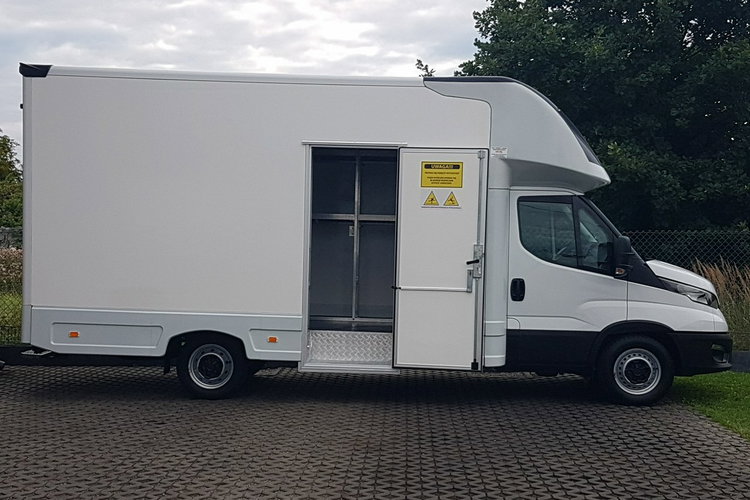 Iveco Daily KONTENER NISKOPODŁOGOWY 4.43x2.23x2.42 SKLEP BAR FOODTRUCK KAMPER AC zdjęcie 17