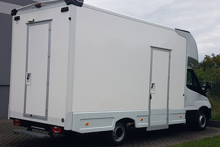 Iveco Daily KONTENER NISKOPODŁOGOWY 4.43x2.23x2.42 SKLEP BAR FOODTRUCK KAMPER AC zdjęcie 4