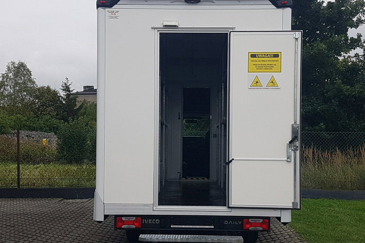 Iveco Daily KONTENER NISKOPODŁOGOWY 4.43x2.23x2.42 SKLEP BAR FOODTRUCK KAMPER AC zdjęcie 5