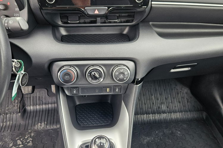 Toyota Yaris Rezerwacja zdjęcie 28