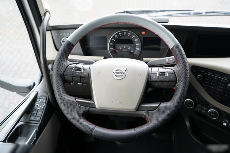 Volvo FH 500 / PEŁNY ADR / KLIMA POSTOJOWA zdjęcie 27
