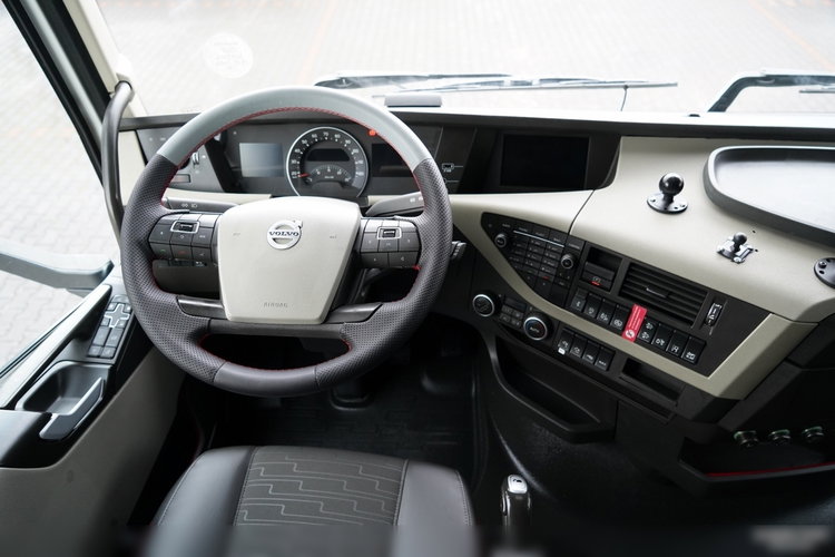 Volvo FH 500 / PEŁNY ADR / KLIMA POSTOJOWA zdjęcie 28