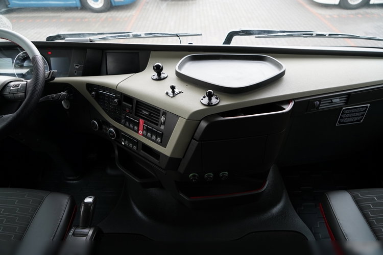 Volvo FH 500 / PEŁNY ADR / KLIMA POSTOJOWA zdjęcie 30