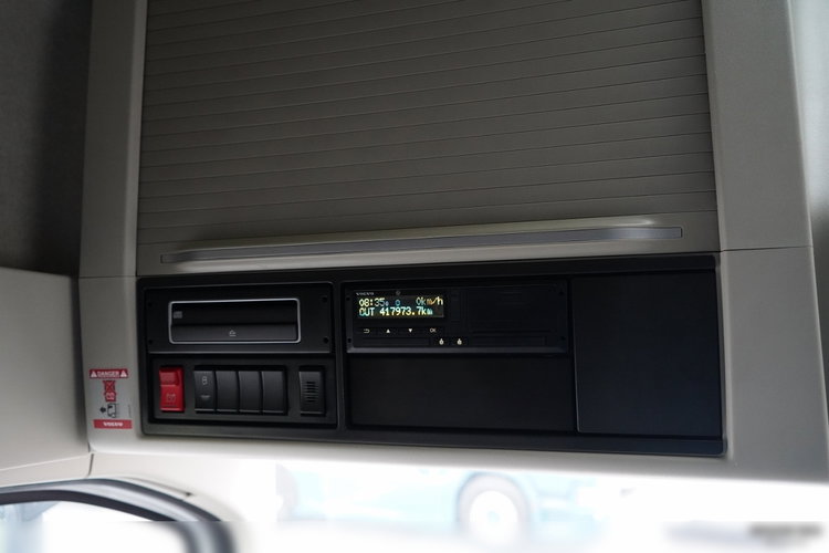 Volvo FH 500 / PEŁNY ADR / KLIMA POSTOJOWA zdjęcie 32