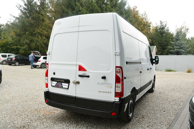 Renault Master sredniak L2H2 3 osobowy lift elektryk pełna opcja ELECTRIC 57kw77ps zdjęcie 4