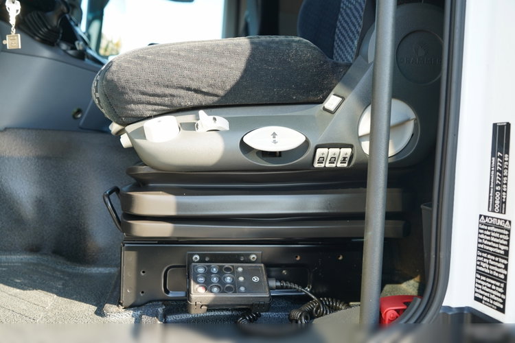 Mercedes / ACTROS 2548 / 6x2 / BURTOWA - 6, 5 M / OŚ PODNOSZONA / HDS FASSI / wysów : 10.85 M / SIODEŁKO / ROTATOR / WIDŁY DO PALET zdjęcie 31