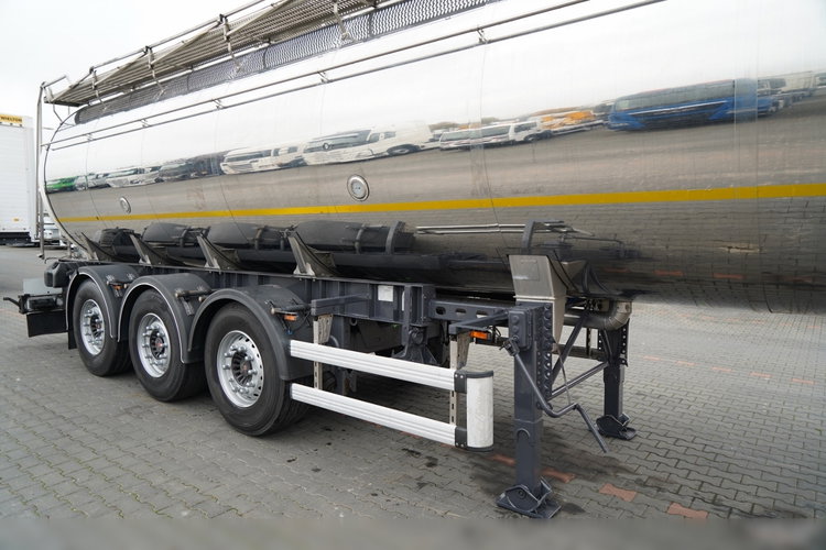 SOMMER  / CYSTERNA SPOŻYWCZA  / 3 KOMORY / 30 000 L / OŚ PODNOSZONA /  SAF  zdjęcie 9