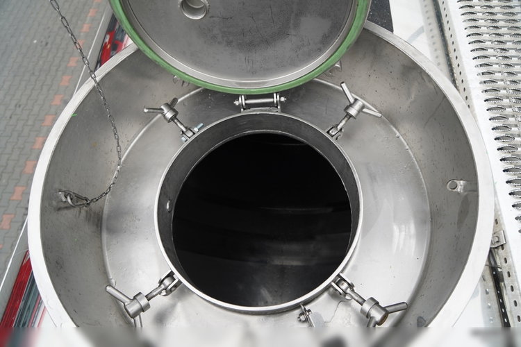 SOMMER  / CYSTERNA SPOŻYWCZA  / 3 KOMORY / 30 000 L / OŚ PODNOSZONA /  SAF  zdjęcie 15