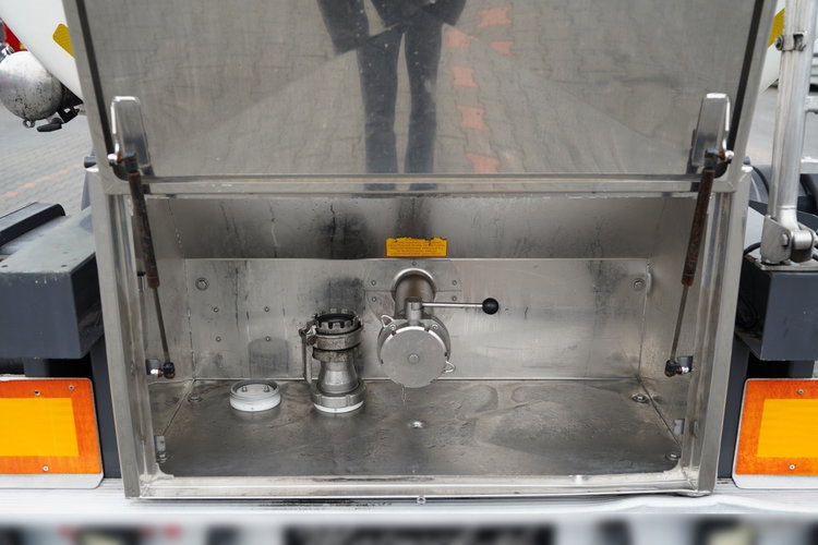 SOMMER  / CYSTERNA SPOŻYWCZA  / 3 KOMORY / 30 000 L / OŚ PODNOSZONA /  SAF  zdjęcie 17