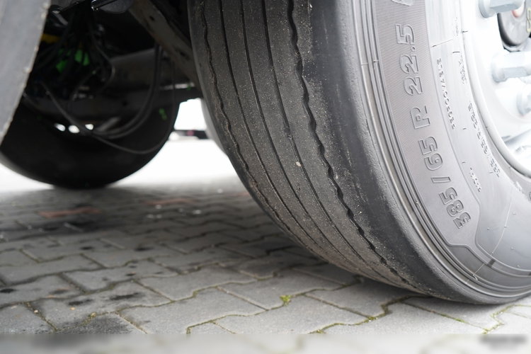 SOMMER  / CYSTERNA SPOŻYWCZA  / 3 KOMORY / 30 000 L / OŚ PODNOSZONA /  SAF  zdjęcie 19