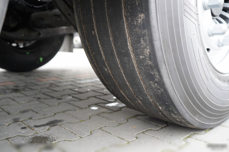 SOMMER  / CYSTERNA SPOŻYWCZA  / 3 KOMORY / 30 000 L / OŚ PODNOSZONA /  SAF  zdjęcie 20