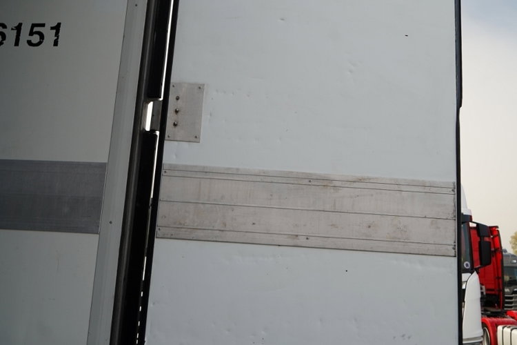 SCHMITZ / CHŁODNIA / THERMO KING SLX 300 / HAKÓWKA / OŚ PODNOSZONA / KOSZ NA PALETY zdjęcie 14