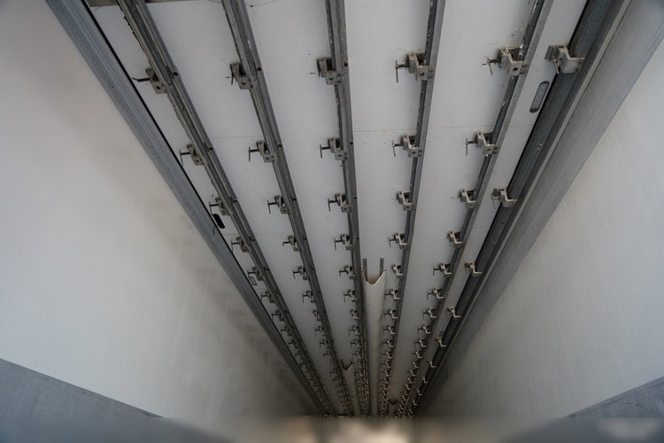 SCHMITZ / CHŁODNIA / THERMO KING SLX 300 / HAKÓWKA / OŚ PODNOSZONA / KOSZ NA PALETY zdjęcie 18