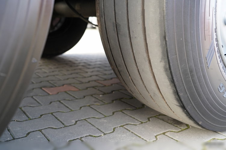 SCHMITZ / CHŁODNIA / THERMO KING SLX 300 / HAKÓWKA / OŚ PODNOSZONA / KOSZ NA PALETY zdjęcie 23