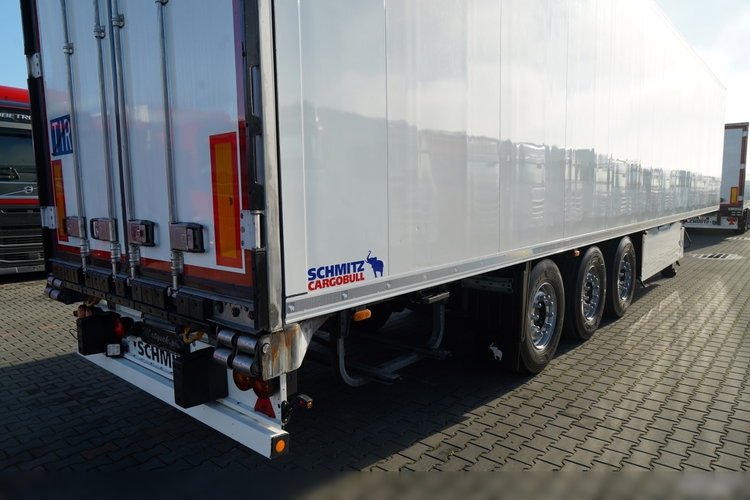 SCHMITZ / CHŁODNIA / THERMO KING SLX 300 / HAKÓWKA / OŚ PODNOSZONA / KOSZ NA PALETY zdjęcie 13
