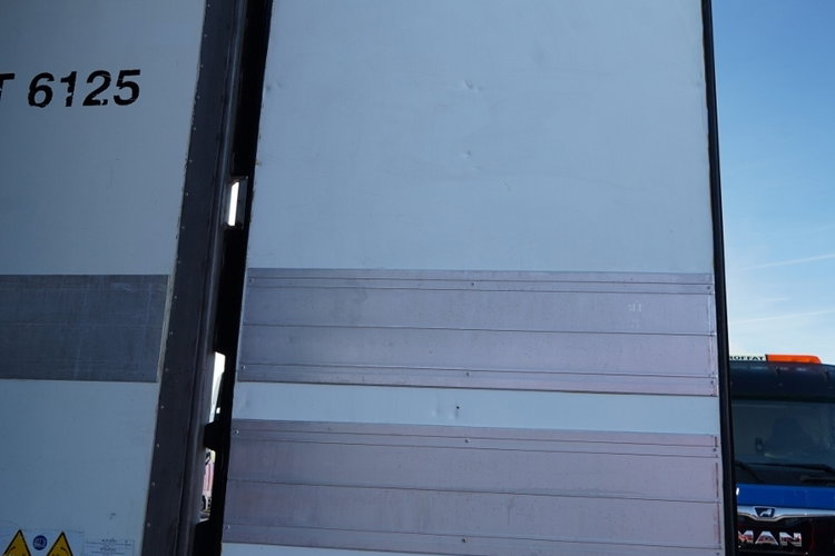 SCHMITZ / CHŁODNIA / THERMO KING SLX 300 / HAKÓWKA / OŚ PODNOSZONA / KOSZ NA PALETY zdjęcie 14