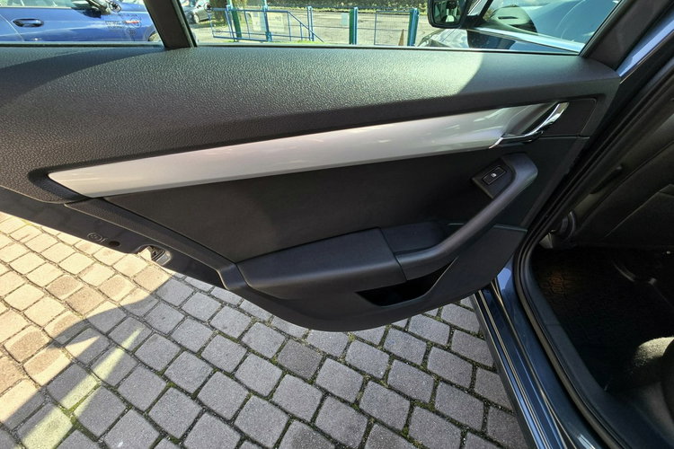 Skoda Octavia Bezwypadkowy + pełny serwis ASO + 2 klucze + 4x4 zdjęcie 16