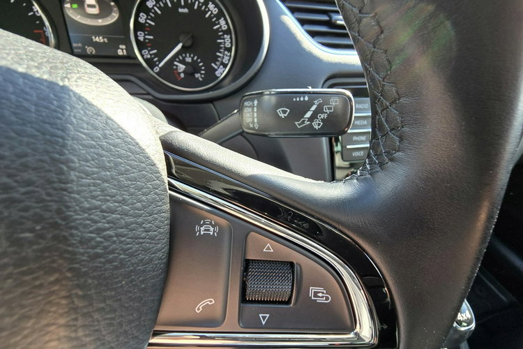 Skoda Octavia Bezwypadkowy + pełny serwis ASO + 2 klucze + 4x4 zdjęcie 24