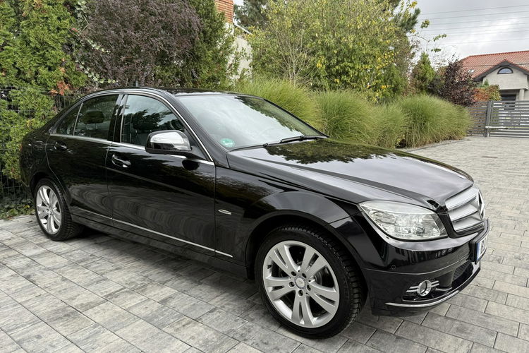 Mercedes C 180 NOWY ROZRZĄD Bardzo zadbana - 100% oryginalny przebieg zdjęcie 1