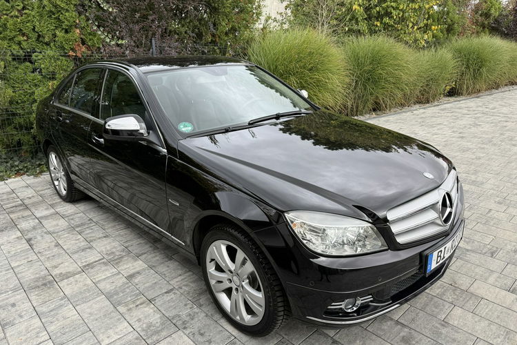 Mercedes C 180 NOWY ROZRZĄD Bardzo zadbana - 100% oryginalny przebieg zdjęcie 13