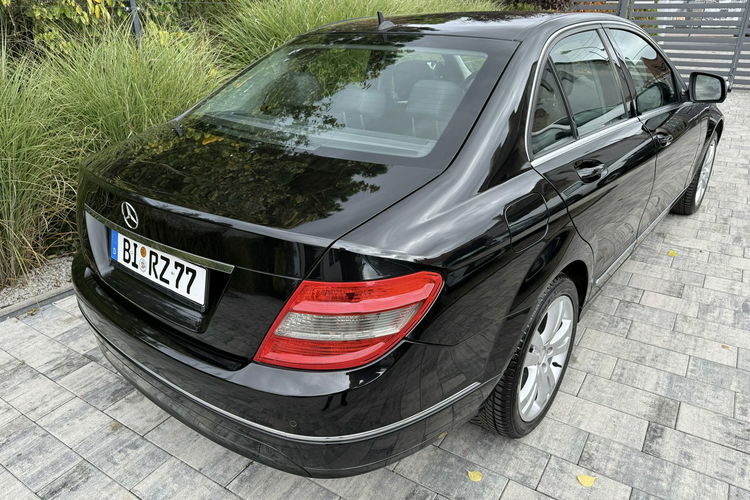Mercedes C 180 NOWY ROZRZĄD Bardzo zadbana - 100% oryginalny przebieg zdjęcie 15