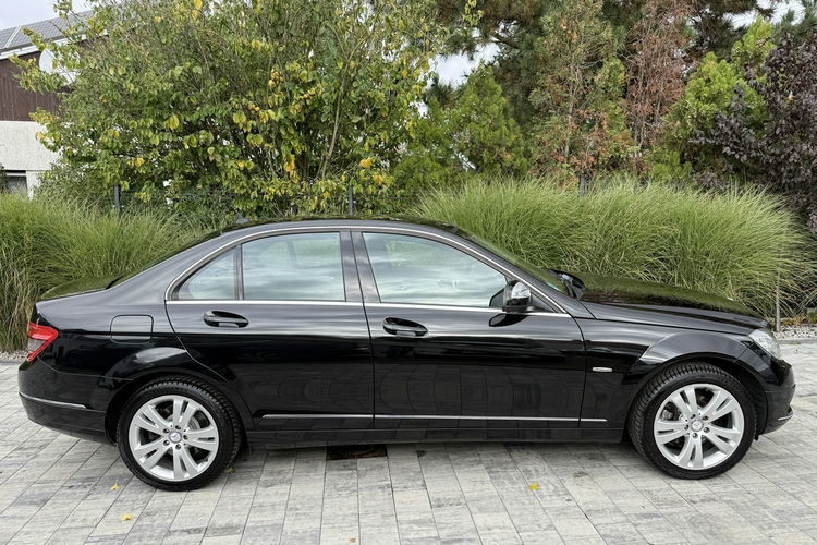 Mercedes C 180 NOWY ROZRZĄD Bardzo zadbana - 100% oryginalny przebieg zdjęcie 16