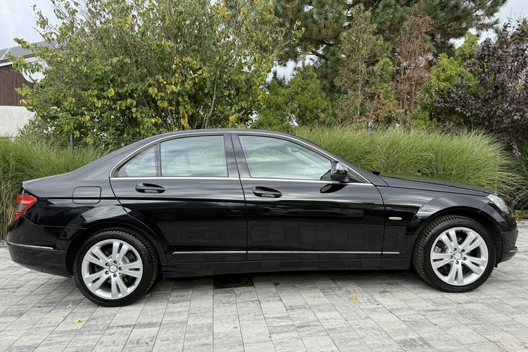 Mercedes C 180 NOWY ROZRZĄD Bardzo zadbana - 100% oryginalny przebieg zdjęcie 17