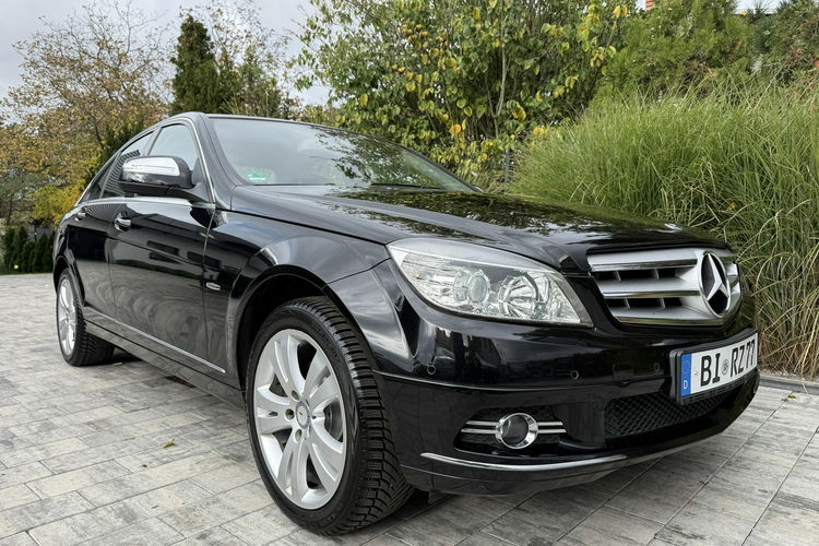 Mercedes C 180 NOWY ROZRZĄD Bardzo zadbana - 100% oryginalny przebieg zdjęcie 18