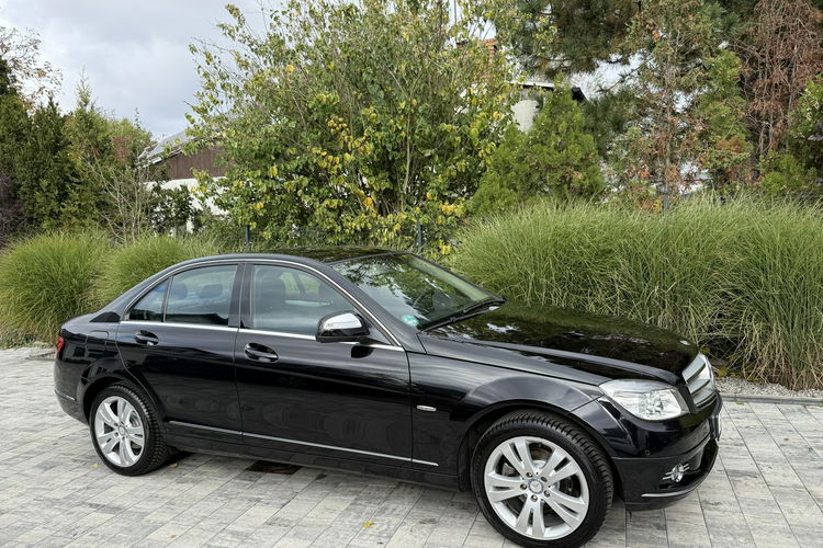 Mercedes C 180 NOWY ROZRZĄD Bardzo zadbana - 100% oryginalny przebieg zdjęcie 19