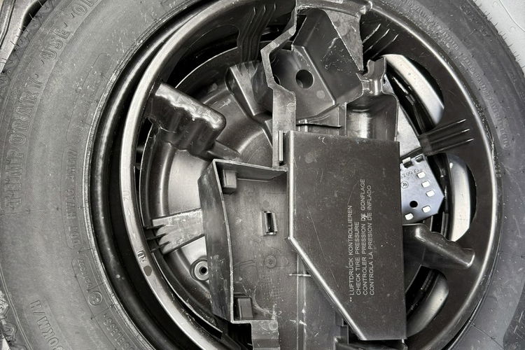 Mercedes C 180 NOWY ROZRZĄD Bardzo zadbana - 100% oryginalny przebieg zdjęcie 23