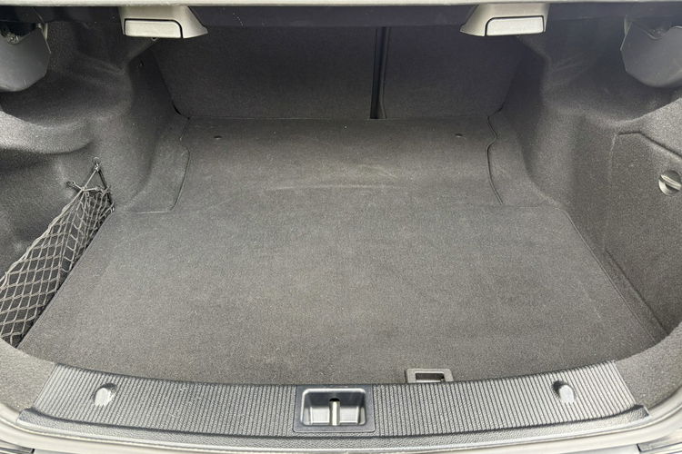 Mercedes C 180 NOWY ROZRZĄD Bardzo zadbana - 100% oryginalny przebieg zdjęcie 24