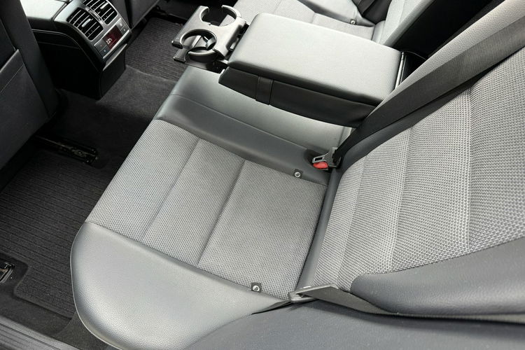 Mercedes C 180 NOWY ROZRZĄD Bardzo zadbana - 100% oryginalny przebieg zdjęcie 26