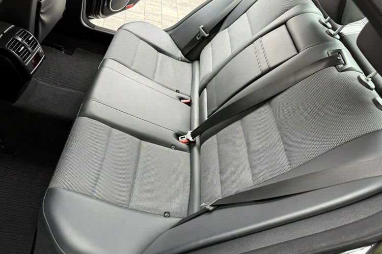 Mercedes C 180 NOWY ROZRZĄD Bardzo zadbana - 100% oryginalny przebieg zdjęcie 28