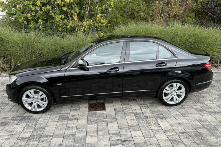 Mercedes C 180 NOWY ROZRZĄD Bardzo zadbana - 100% oryginalny przebieg zdjęcie 38
