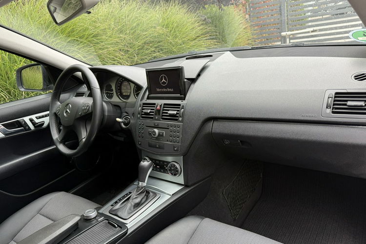 Mercedes C 180 NOWY ROZRZĄD Bardzo zadbana - 100% oryginalny przebieg zdjęcie 7