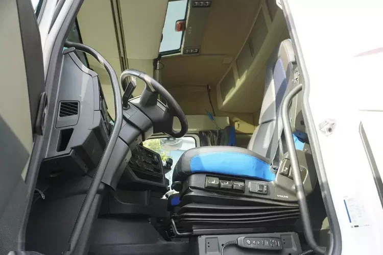Volvo FH 420 6x2 / BDF / 2022 zdjęcie 15