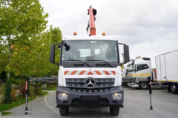 Mercedes Arocs 1830 / Platforma 16 EPAL / HDS Fassi 155 / Zasięg 8 m / Udźwig 6160 kg zdjęcie 11