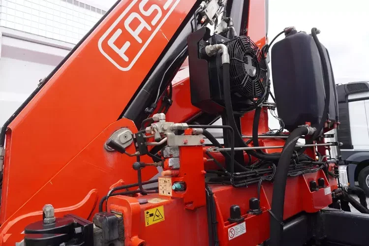 Mercedes Arocs 1830 / Platforma 16 EPAL / HDS Fassi 155 / Zasięg 8 m / Udźwig 6160 kg zdjęcie 16