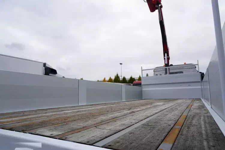 Mercedes Arocs 1830 / Platforma 16 EPAL / HDS Fassi 155 / Zasięg 8 m / Udźwig 6160 kg zdjęcie 20